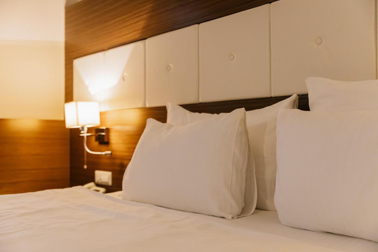 Hotel Dukagjini Печ Экстерьер фото