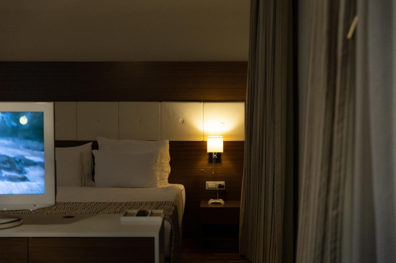 Hotel Dukagjini Печ Экстерьер фото