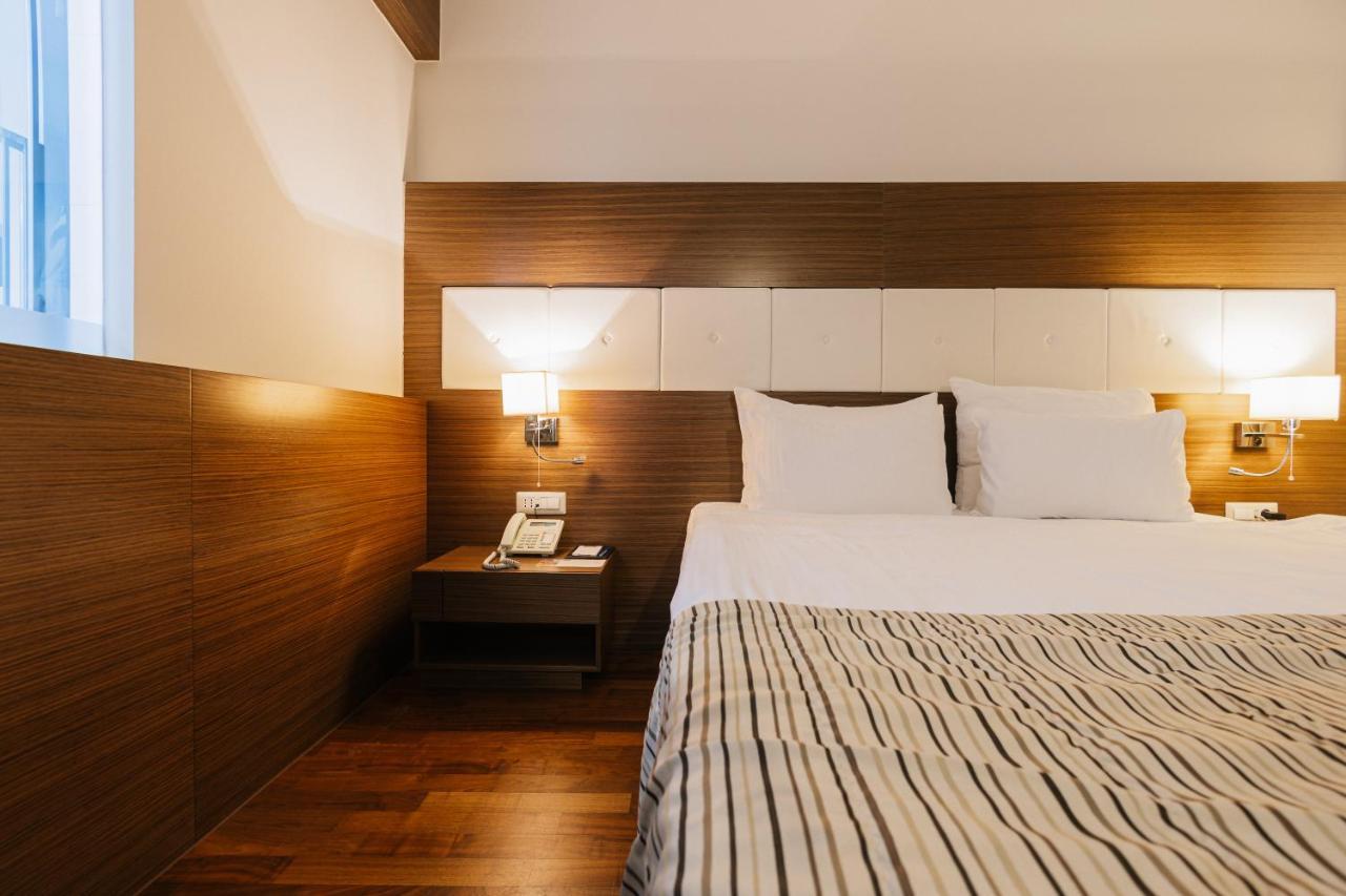Hotel Dukagjini Печ Экстерьер фото