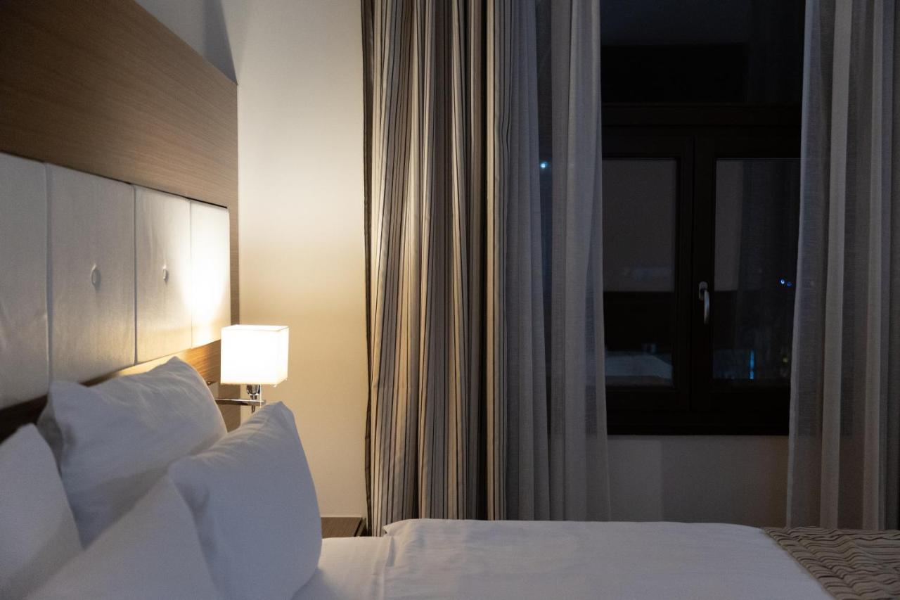 Hotel Dukagjini Печ Экстерьер фото