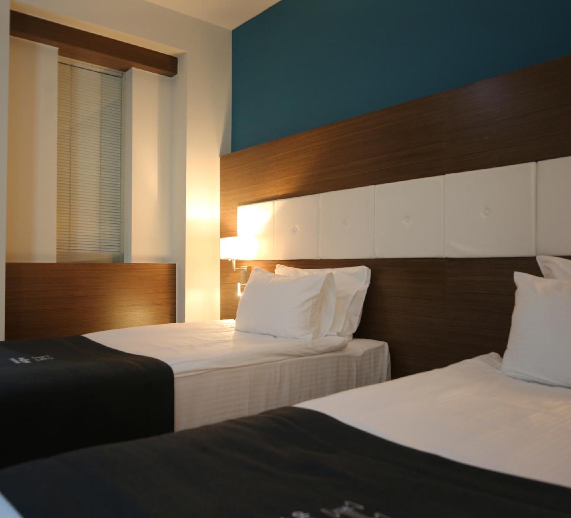 Hotel Dukagjini Печ Экстерьер фото